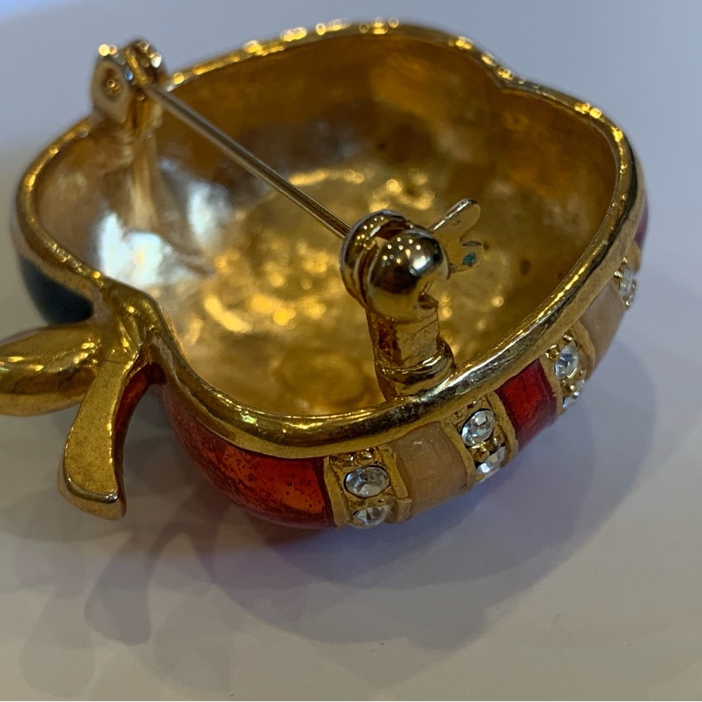 Patriotic Brooch Pin Red White Blue Enamel Flag Apple Gold Tone Rhinestones - Picture 3 of 4